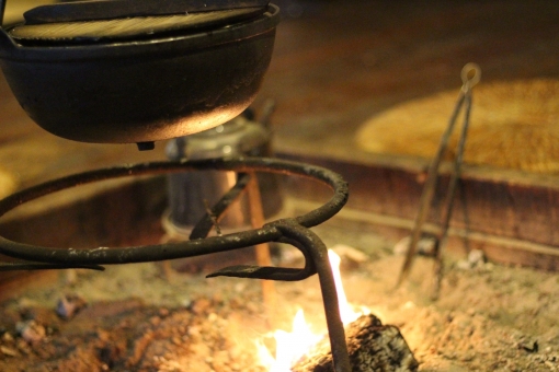 囲炉裏と炭火