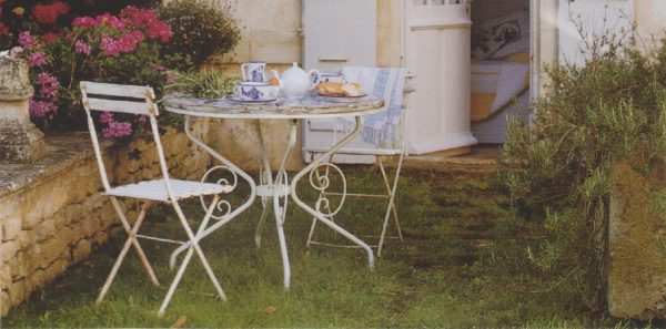 レンガ レイズベッドの花壇を自作する方法 高さのある花壇はメリットいっぱい お手軽diyで手作り 暮らしの手作り