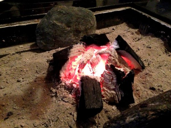 囲炉裏の炭