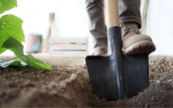 整地 地面を平らにならす方法と便利な道具 暮らしの手作り