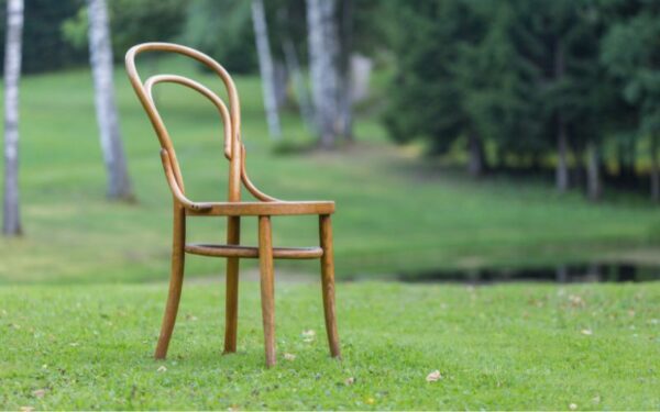 曲木の椅子