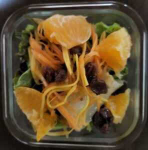 柑橘とレーズン入りキャロットラペのサラダ