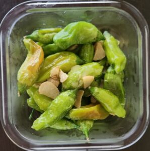 シシトウにんにく炒め