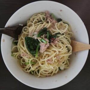ほうれん草とツナのペペロンチーノ