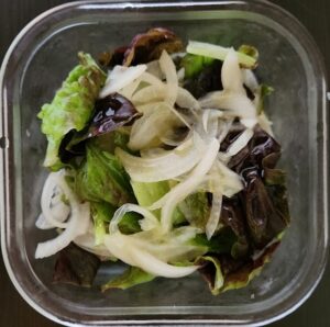 レッドロメインレタスと酢玉ねぎ