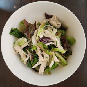 リーフレタスと鶏肉のサラダ