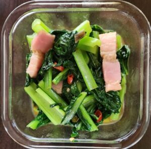 小松菜とベーコンの炒め物