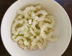 白ゴーヤ塩もみ