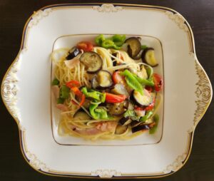ピーマン、ナス、トマトのパスタ